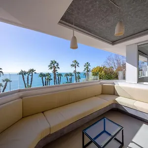 https://caleta-homes-casa-pirulo-sea-view.1costadelsol.com